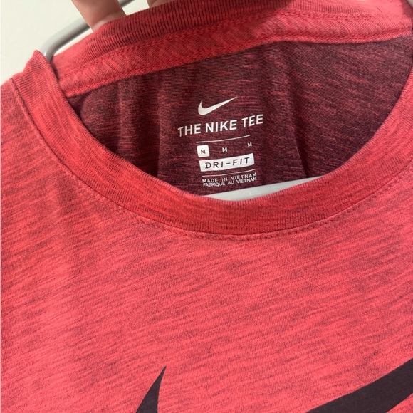 🔥Nike Red Short Sleeve Tee - Picture 2 of 6